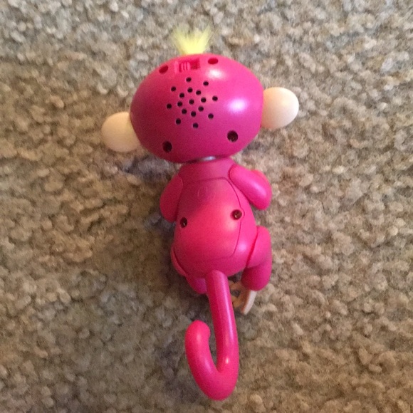 Fingerlings pink monkey - Picture 3 of 3